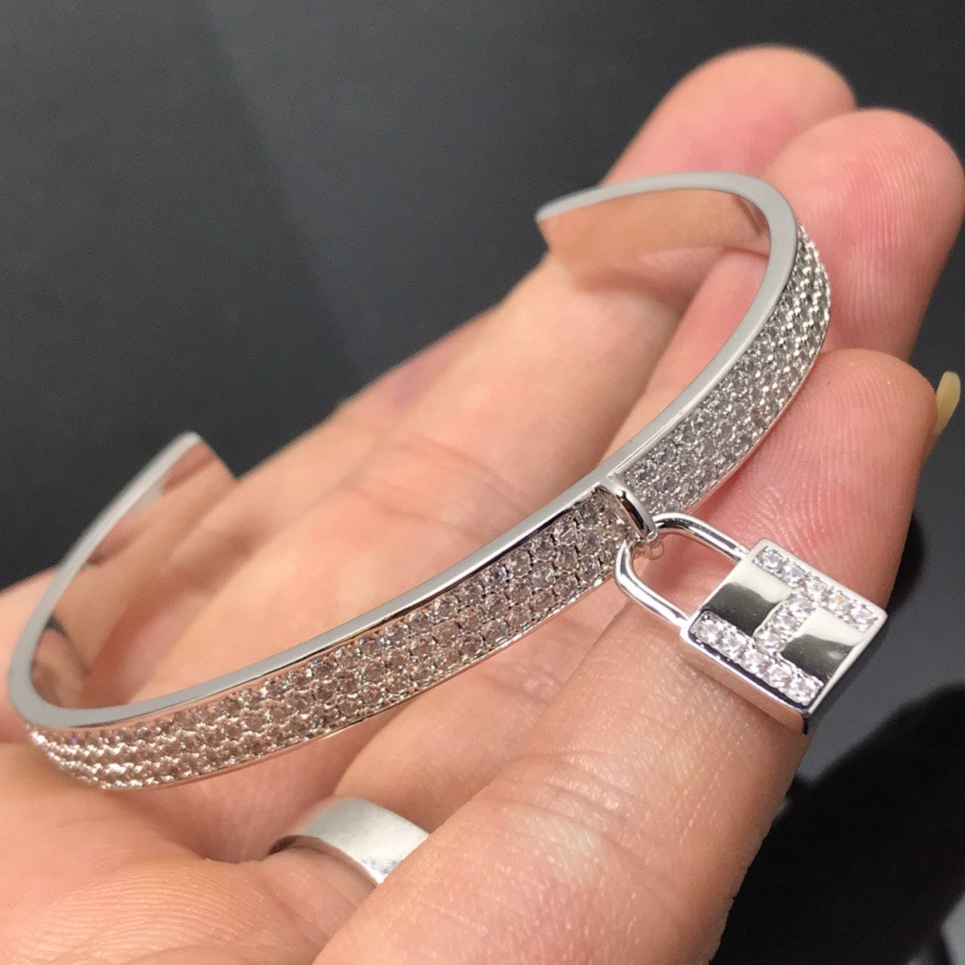 [Solara Jewelry ]H Lock Closure & Interlocking Hoop Bracelet, Fully Paved with Diamonds