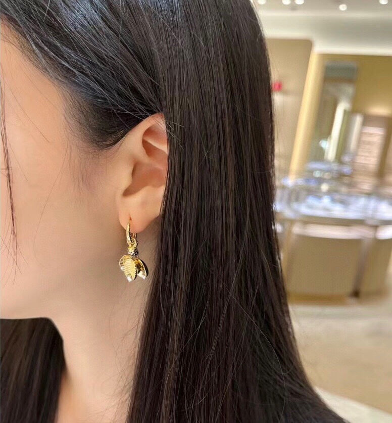 [Solara jewelry] Gold Shell Hoop Earrings