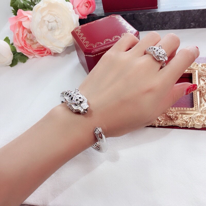 [Spira Jewelry]PAVE PANTHER HEAD OPEN BANGLE