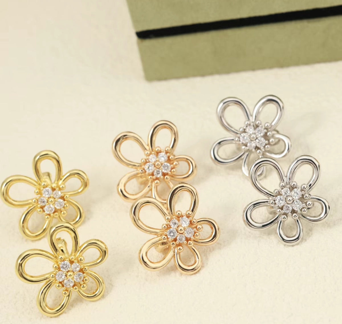[Solara Jewelry ]フラワーレースの新作ひまわりスタッドピアス