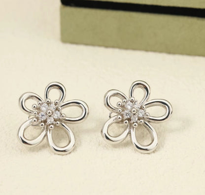 [Solara Jewelry ]フラワーレースの新作ひまわりスタッドピアス