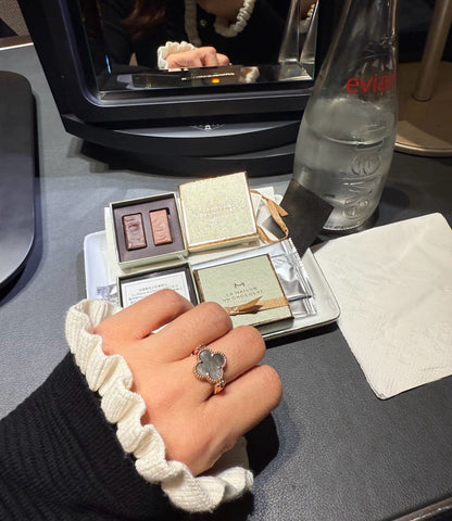 [Solara Jewelry ]CLOVER RIVERSIBLE Grey MOP RING