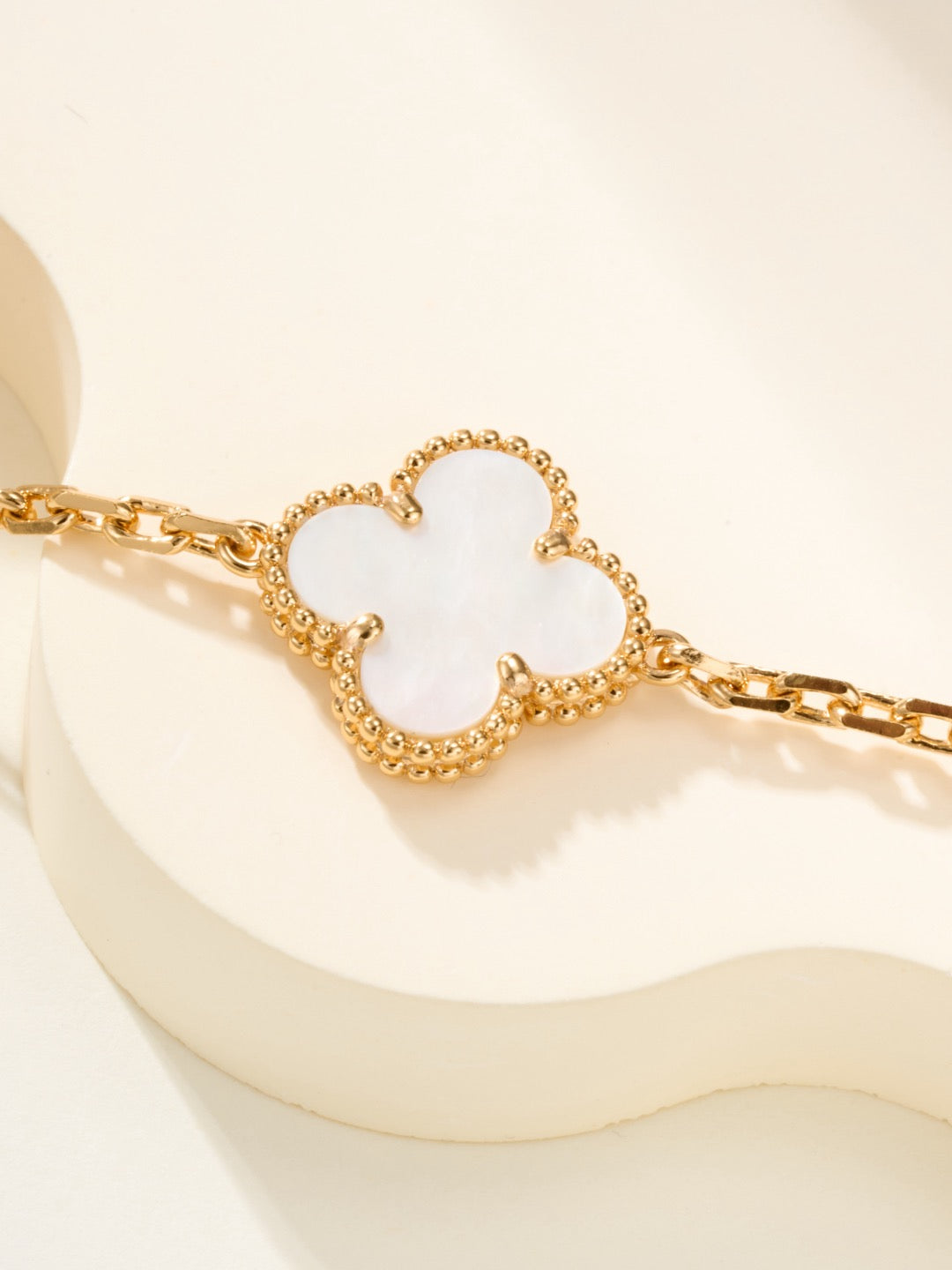[Solara Jewelry ]クローバー ブレスレット 5モチーフ 白蝶貝 ゴールド