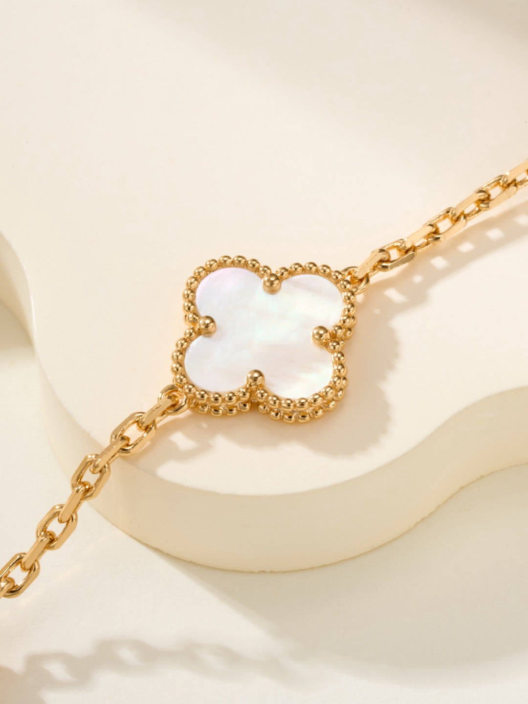 [Solara Jewelry ]クローバー ブレスレット 5モチーフ 白蝶貝 ゴールド