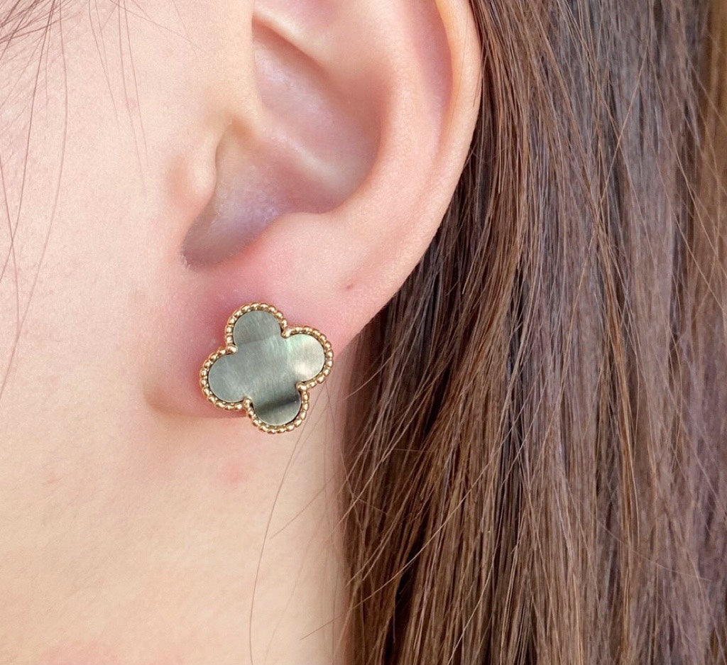 [Solara Jewelry ]CLOVER 15MM GRAY MOP EARRINGS
