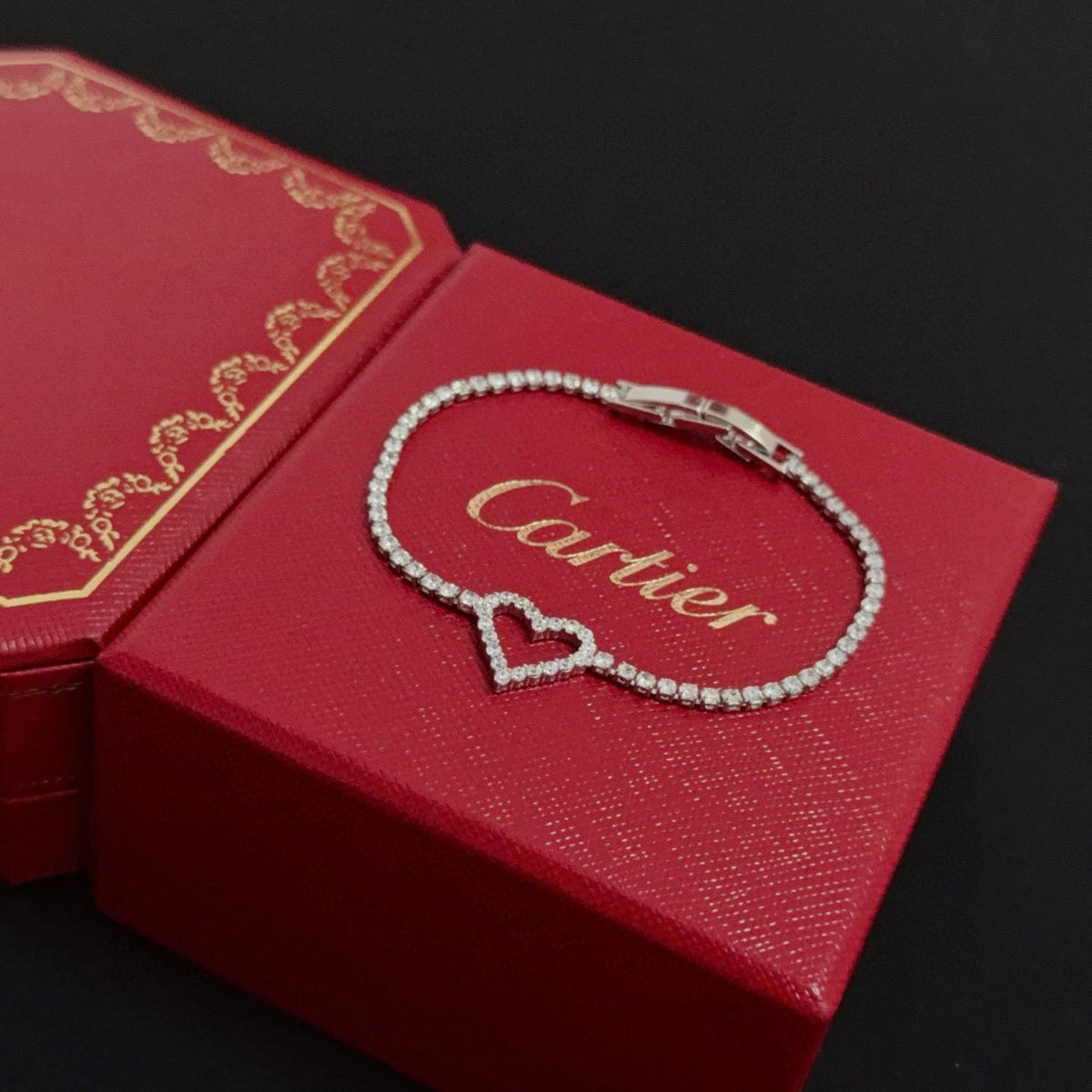 [Solara Jewelry ]CTビスポーク "Love" ブレスレット ダイヤモンドアクセント付き