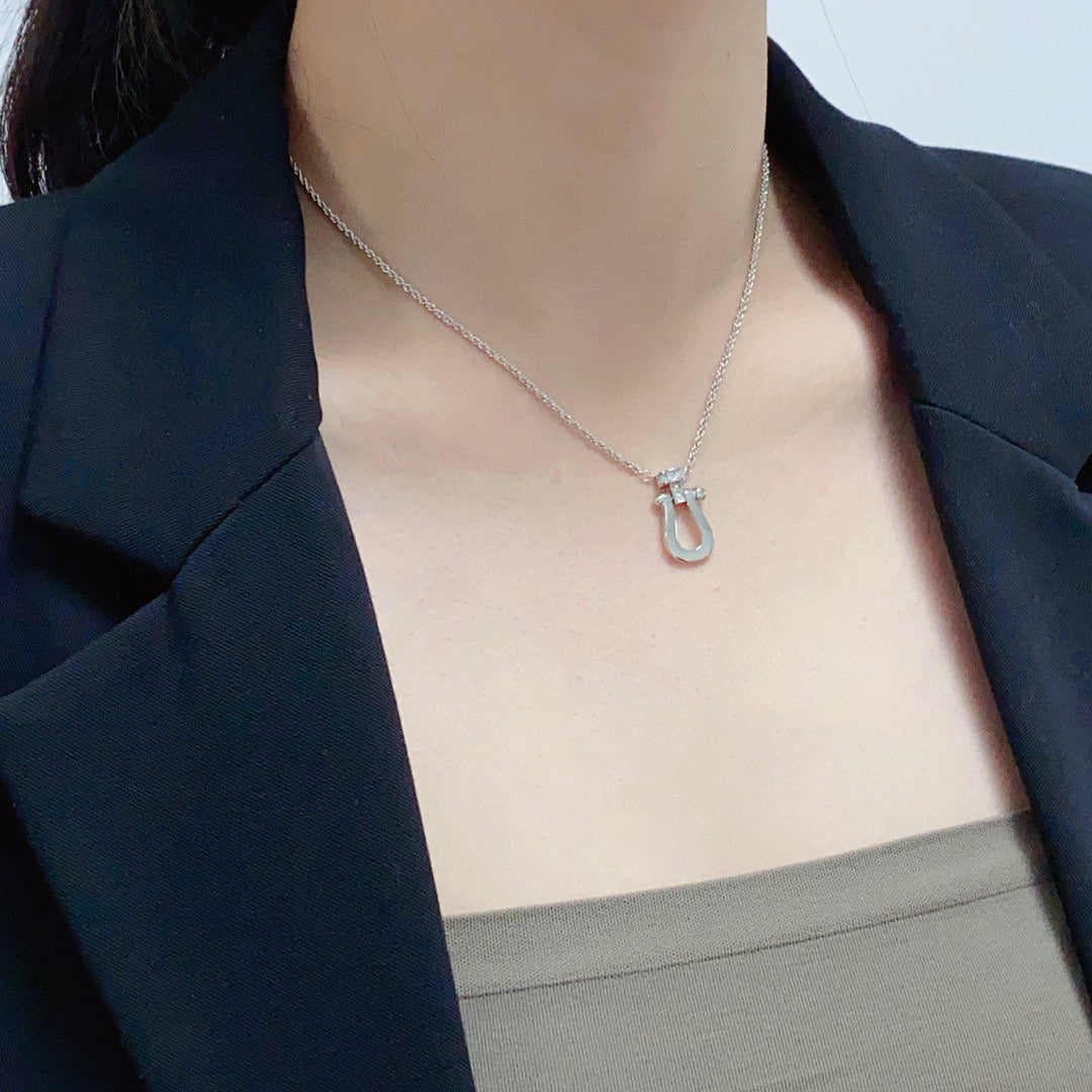 [Solara Jewelry ]FORCE Unisex Delicate Horsebit Necklace with Pavé Accents