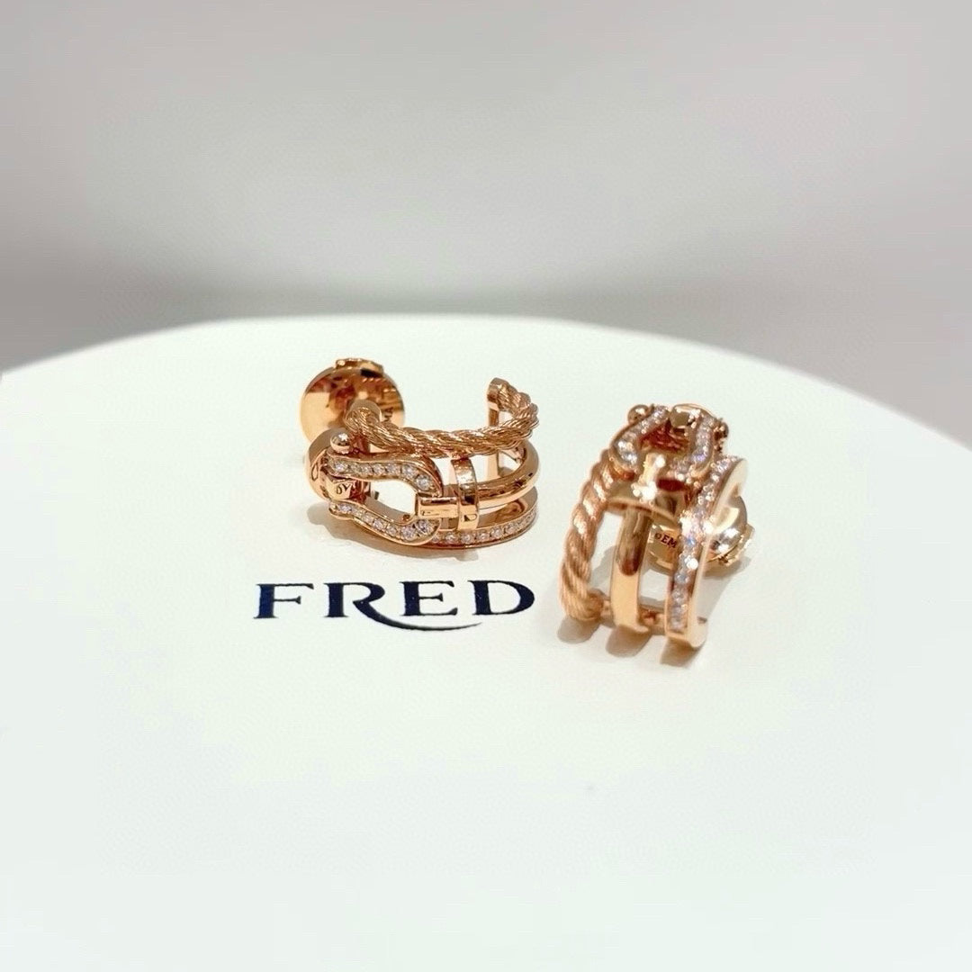 [Solara Jewelry ]Kraftvolle Neuheit: Unisex Twist & Mini Horsebit Ohrstecker mit Kristallen