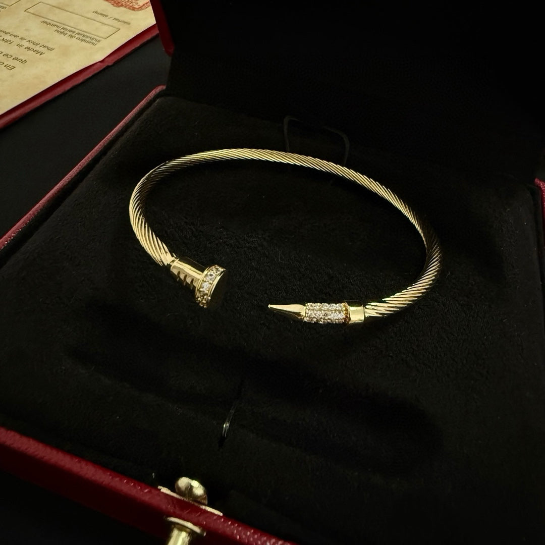 [Solara Jewelry] CT Edgy Nagelarmreif | Mit Diamanten besetztes Design