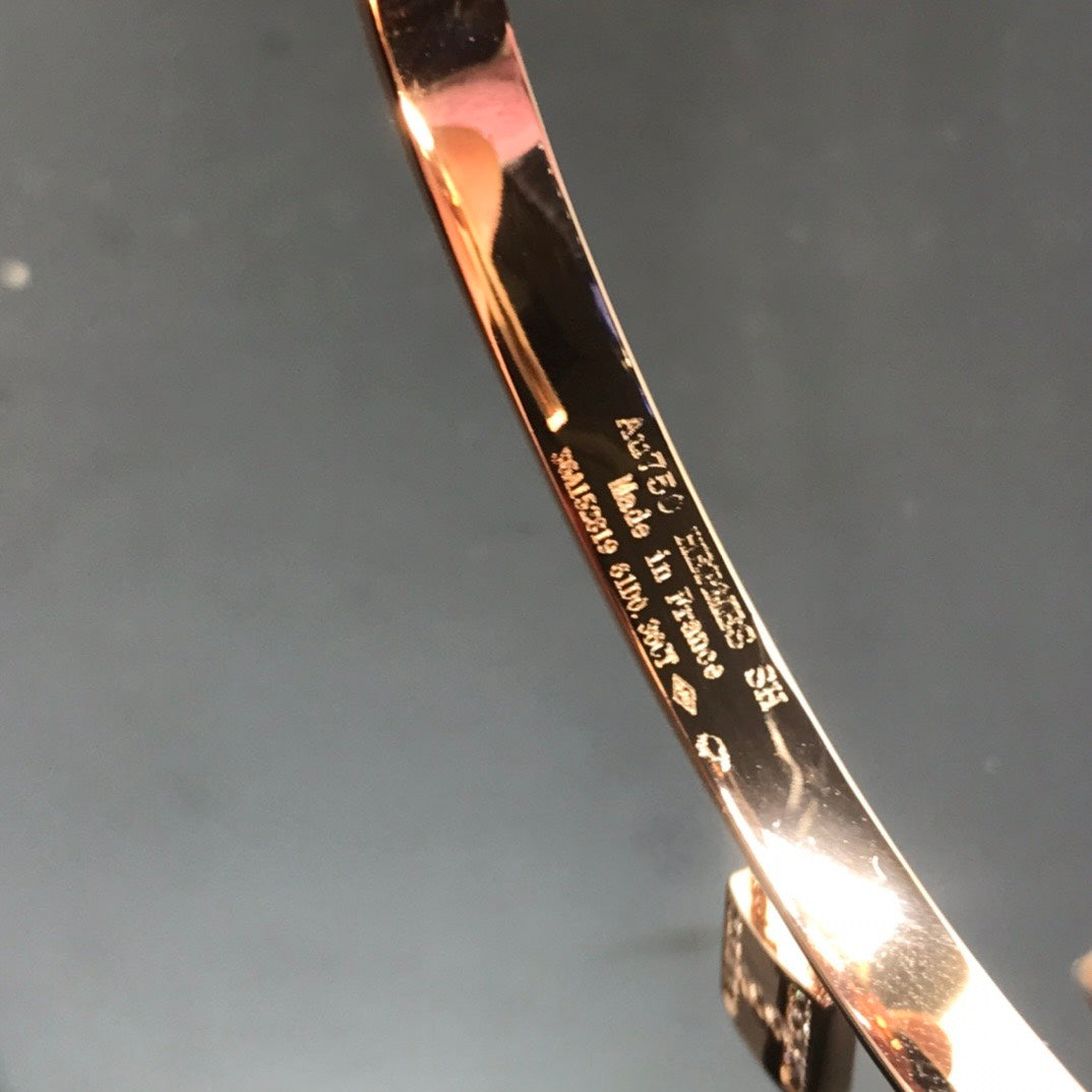 [Solara Jewelry ]H Lock Closure & Interlocking Hoop Bracelet, Fully Paved with Diamonds