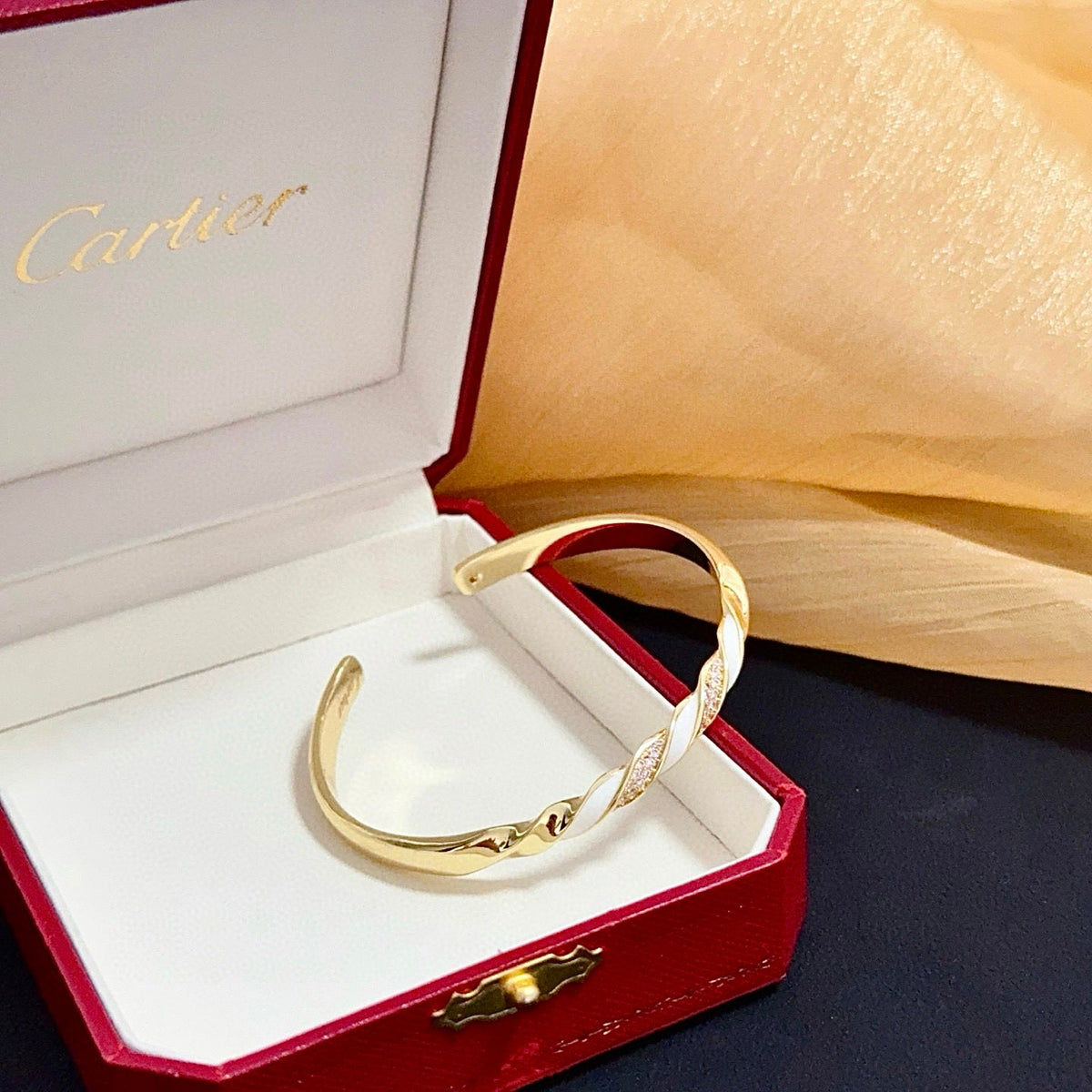 [Spira Jewelry]TWISTED PAVE OPEN BANGLE