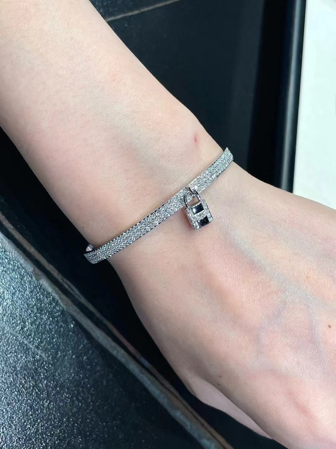 [Solara Schmuck ]H-Verschluss & ineinandergreifendes Creolen-Armband, vollständig mit Diamanten ausgefasst