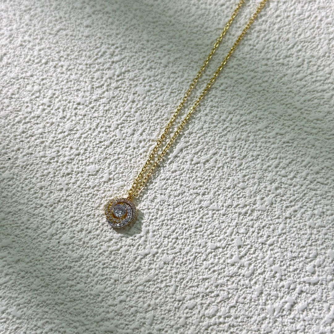 [Solara Jewelry ]トリコロールゴールド スリーロウネックレス パヴェダイヤモンド センターダイヤモンド