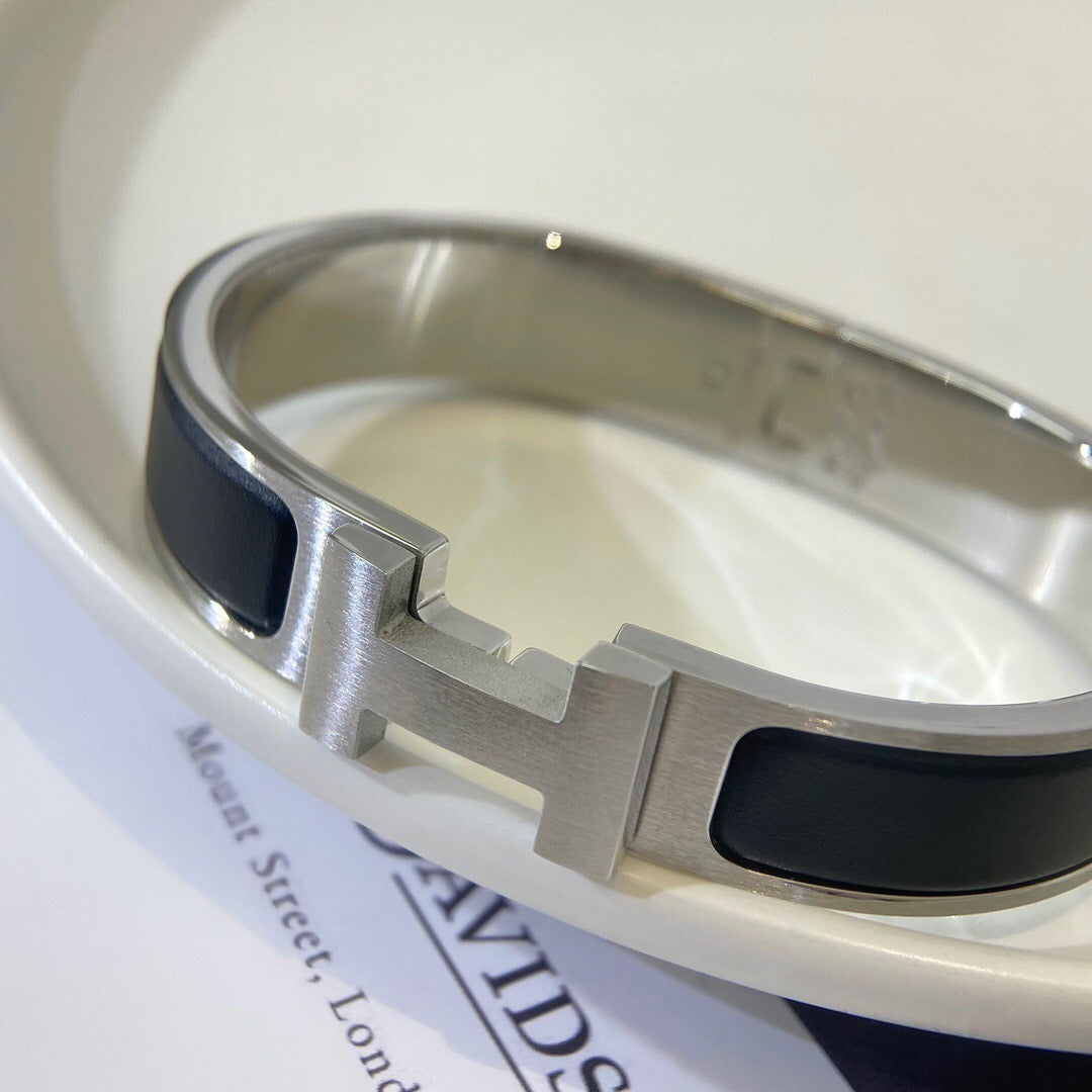 [Solara Jewelry ]CLIC CHAINE SILVER BRACELET - Black wristband