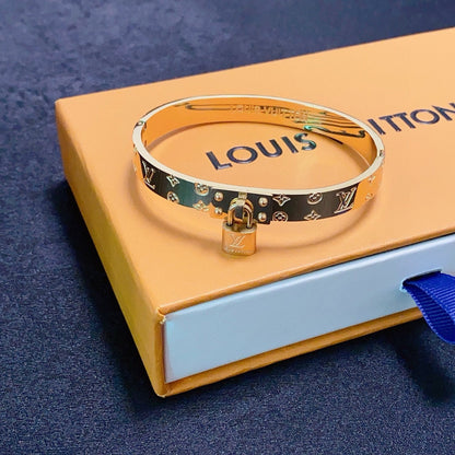 [Solara Jewelry ]H Bracelet with Lock Closure and Brand Logo