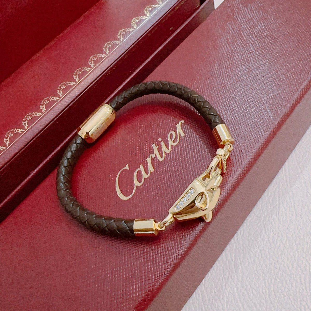 [Solara Jewelry ]CT Pantherkopf-Verschlussarmband mit geflochtenem Leder
