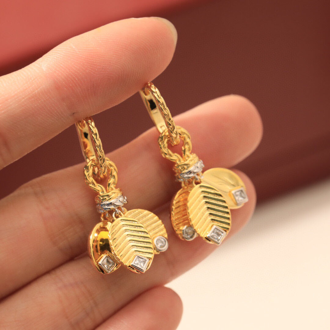 [Solara jewelry] Gold Shell Hoop Earrings