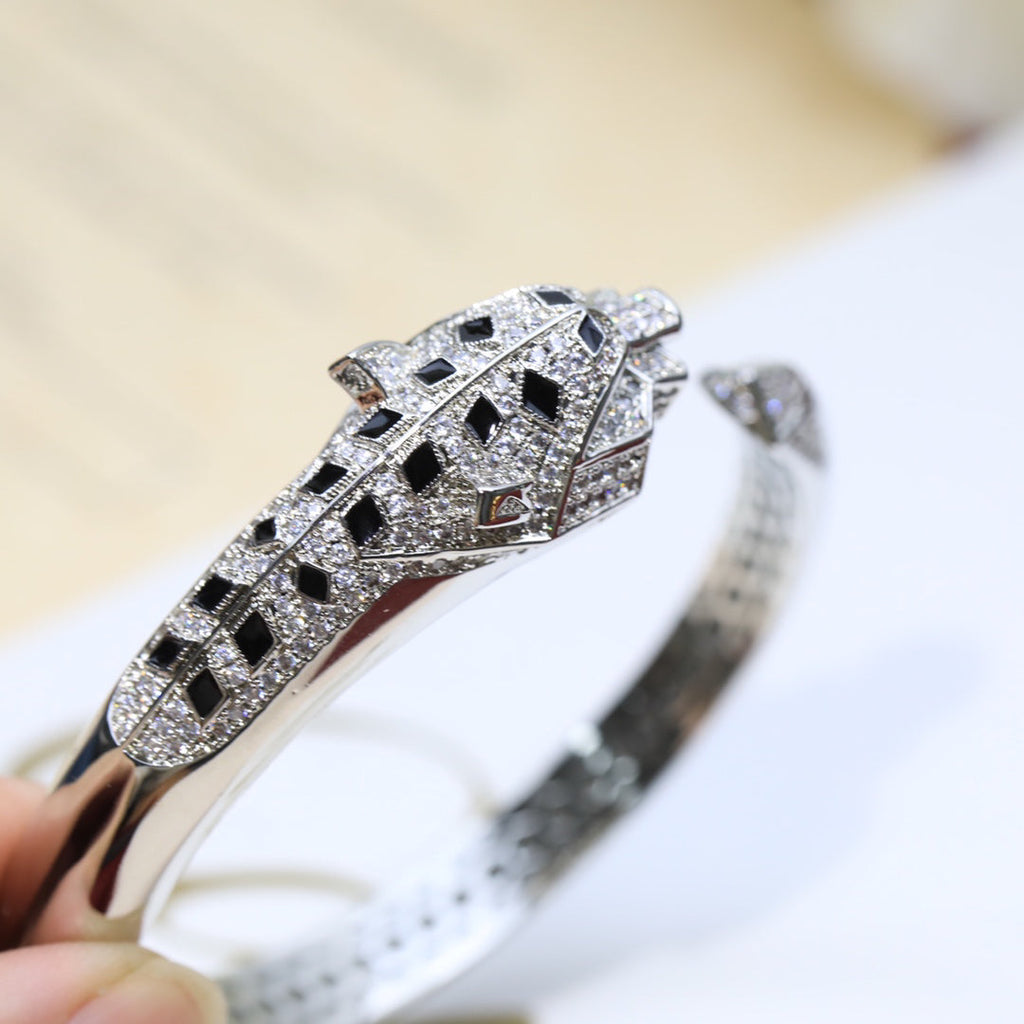 [Spira Jewelry]PAVE PANTHER HEAD OPEN BANGLE