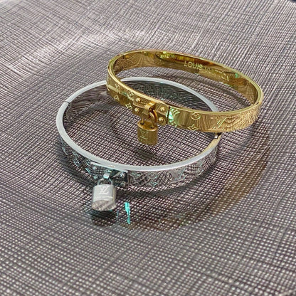 [Solara Jewelry ]H Bracelet with Lock Closure and Brand Logo