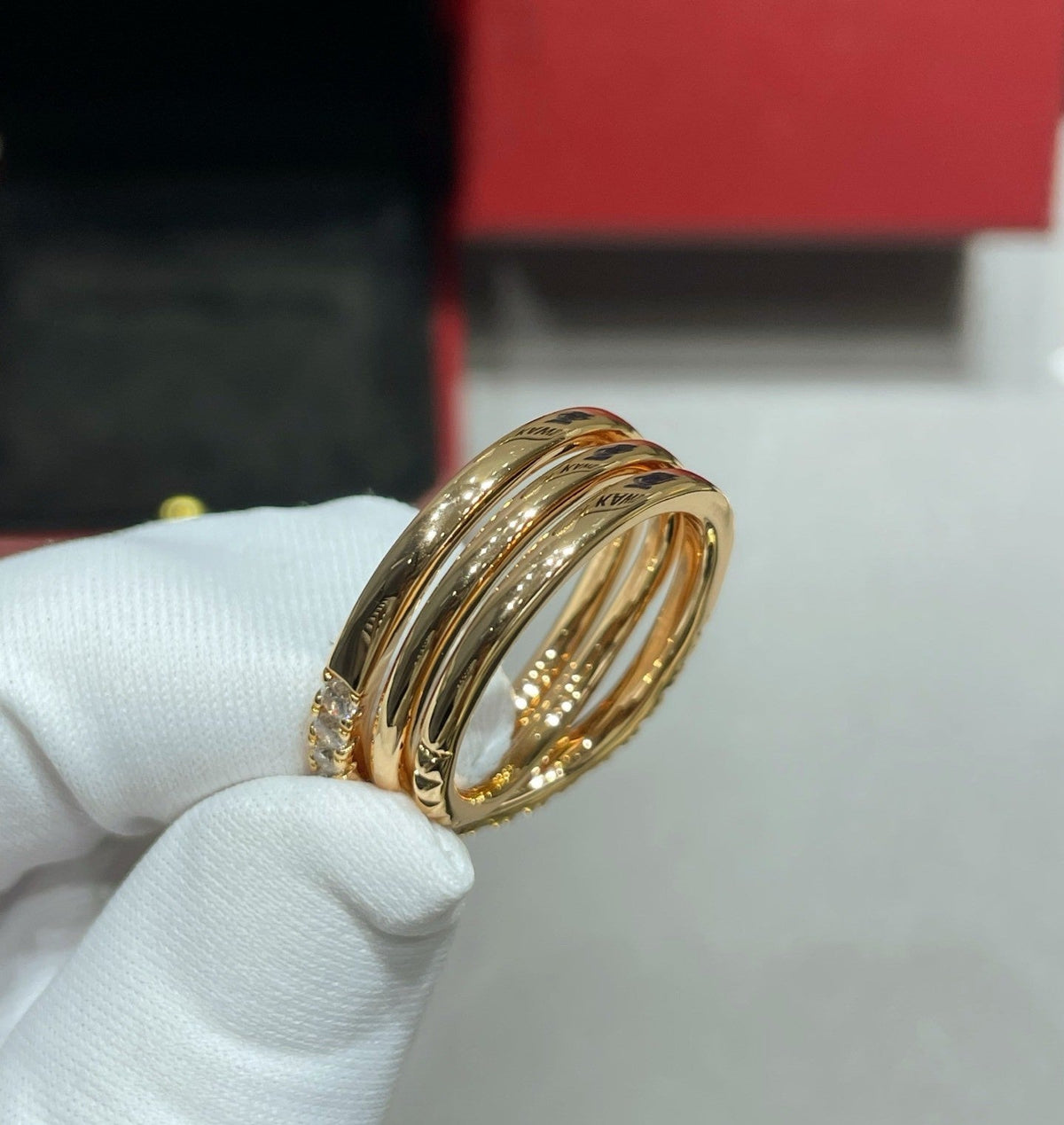 [Solara Jewelry] LOVE Dreifach-Ring mit Nieten und Akzentkristallen