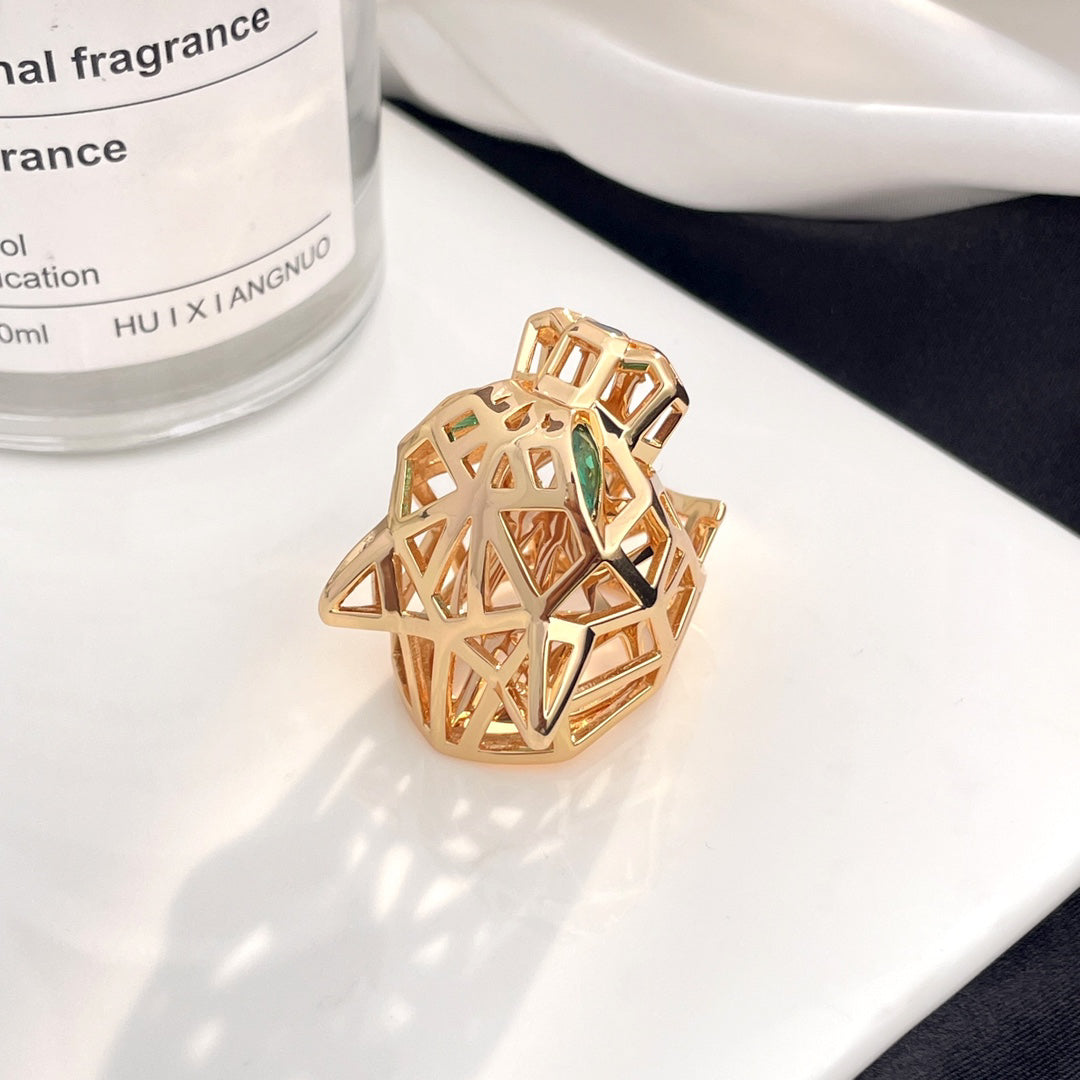 [Solara Jewelry ]CT Eleganter durchbrochener Pantherkopfring mit Smaragd