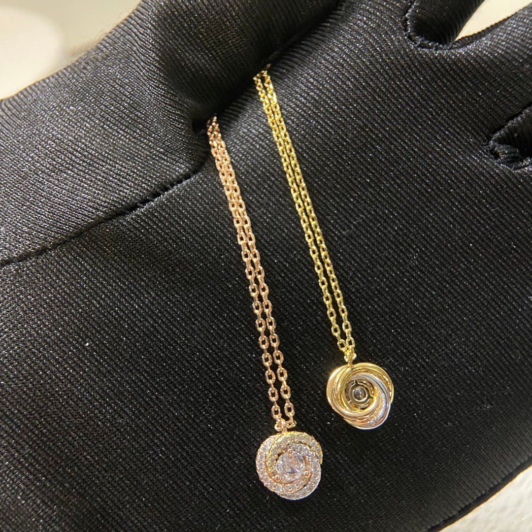 [Solara Jewelry ]トリコロールゴールド スリーロウネックレス パヴェダイヤモンド センターダイヤモンド