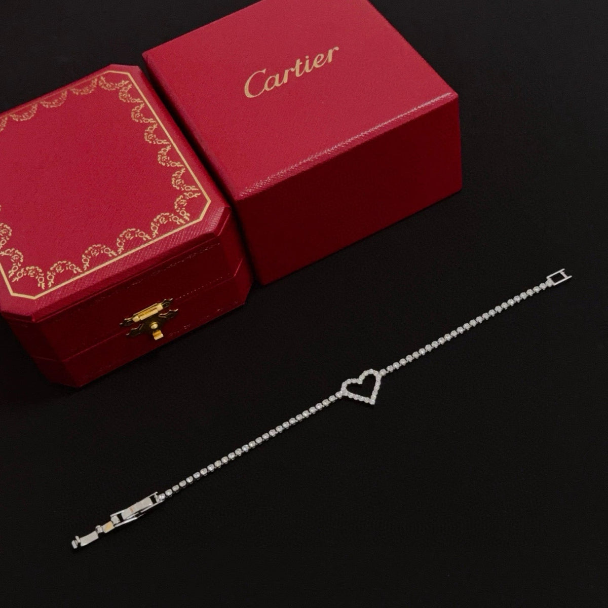 [Solara Jewelry ]CTビスポーク "Love" ブレスレット ダイヤモンドアクセント付き