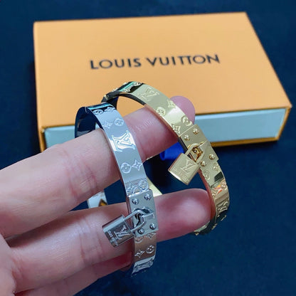 [Solara Jewelry ]H Bracelet with Lock Closure and Brand Logo