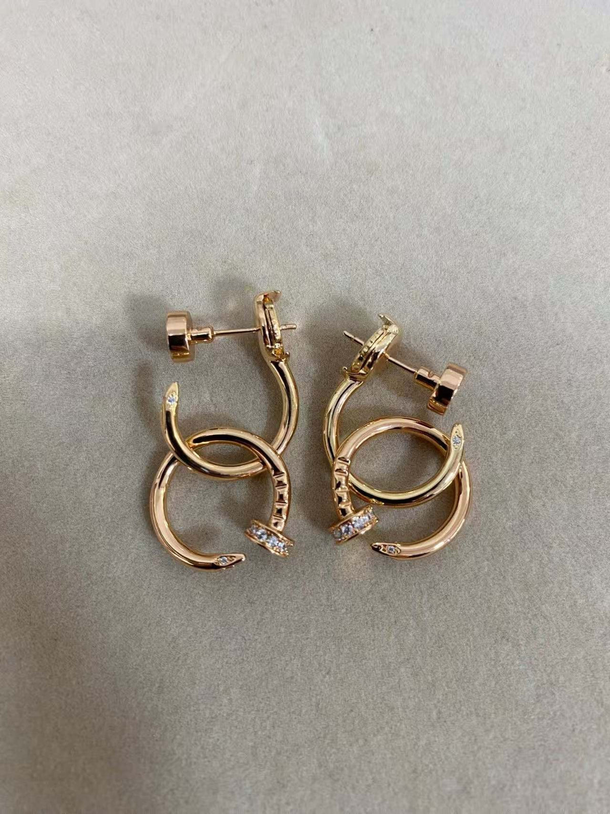[Solara Jewelry ]LOVE New ネイル スタッドピアス | スタイル: KDEDM0006-056