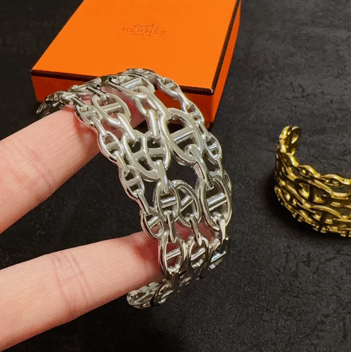 [Solara Jewelry ]H 新着 ワイドバンド ダブルインターロッキング フープブレスレット
