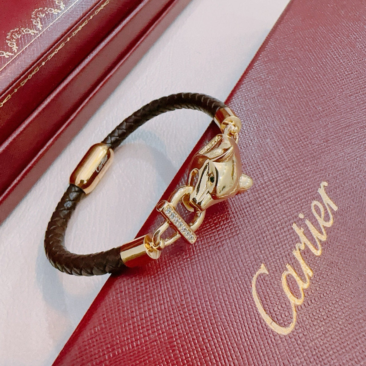 [Solara Jewelry ]CT Pantherkopf-Verschlussarmband mit geflochtenem Leder