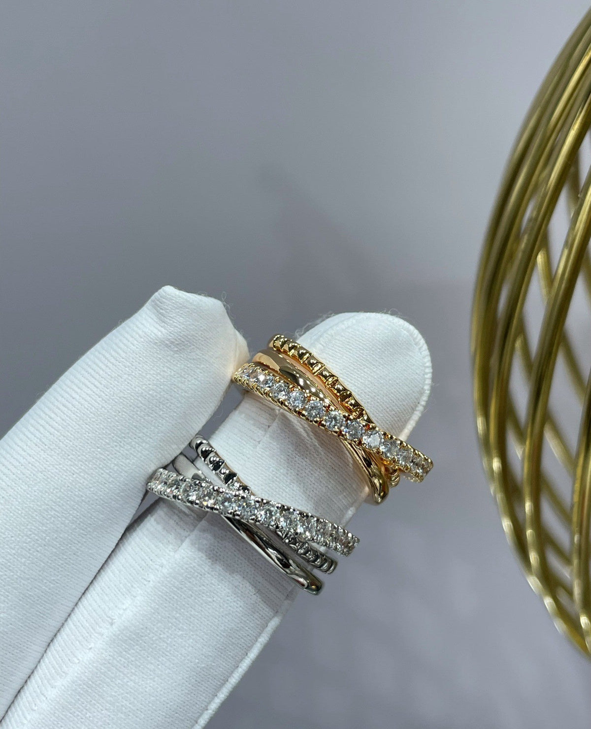 [Solara Jewelry] LOVE Dreifach-Ring mit Nieten und Akzentkristallen