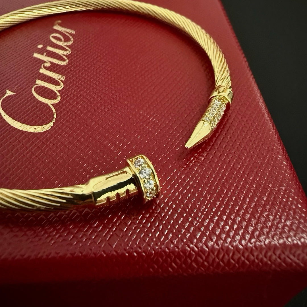 [Solara Jewelry] CT Edgy Nagelarmreif | Mit Diamanten besetztes Design