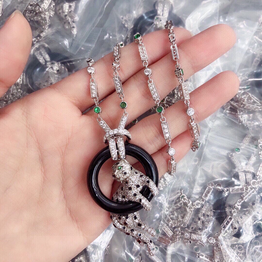 [Solara jewelry]Pave Panther Circle Pendant Necklace