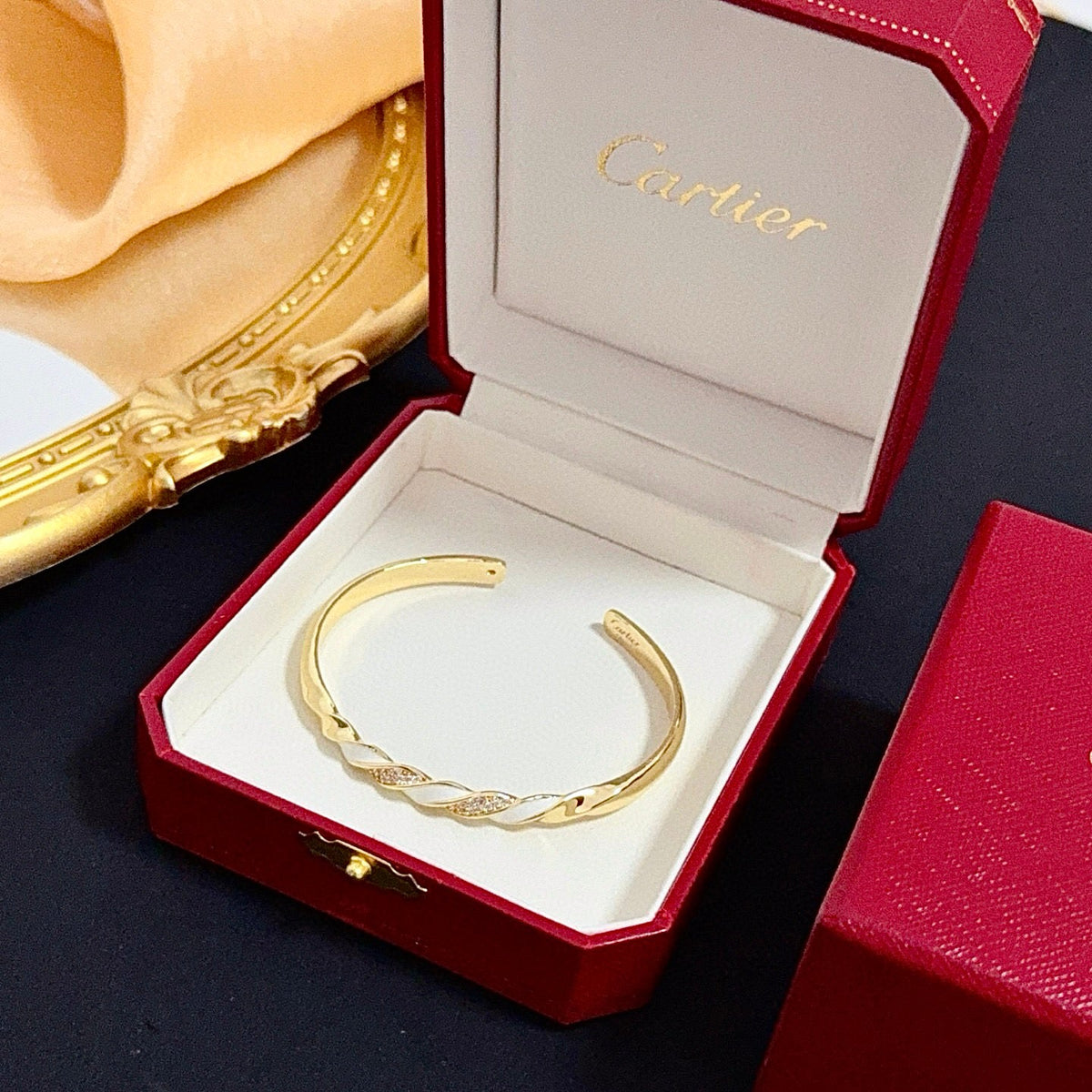 [Spira Jewelry]TWISTED PAVE OPEN BANGLE