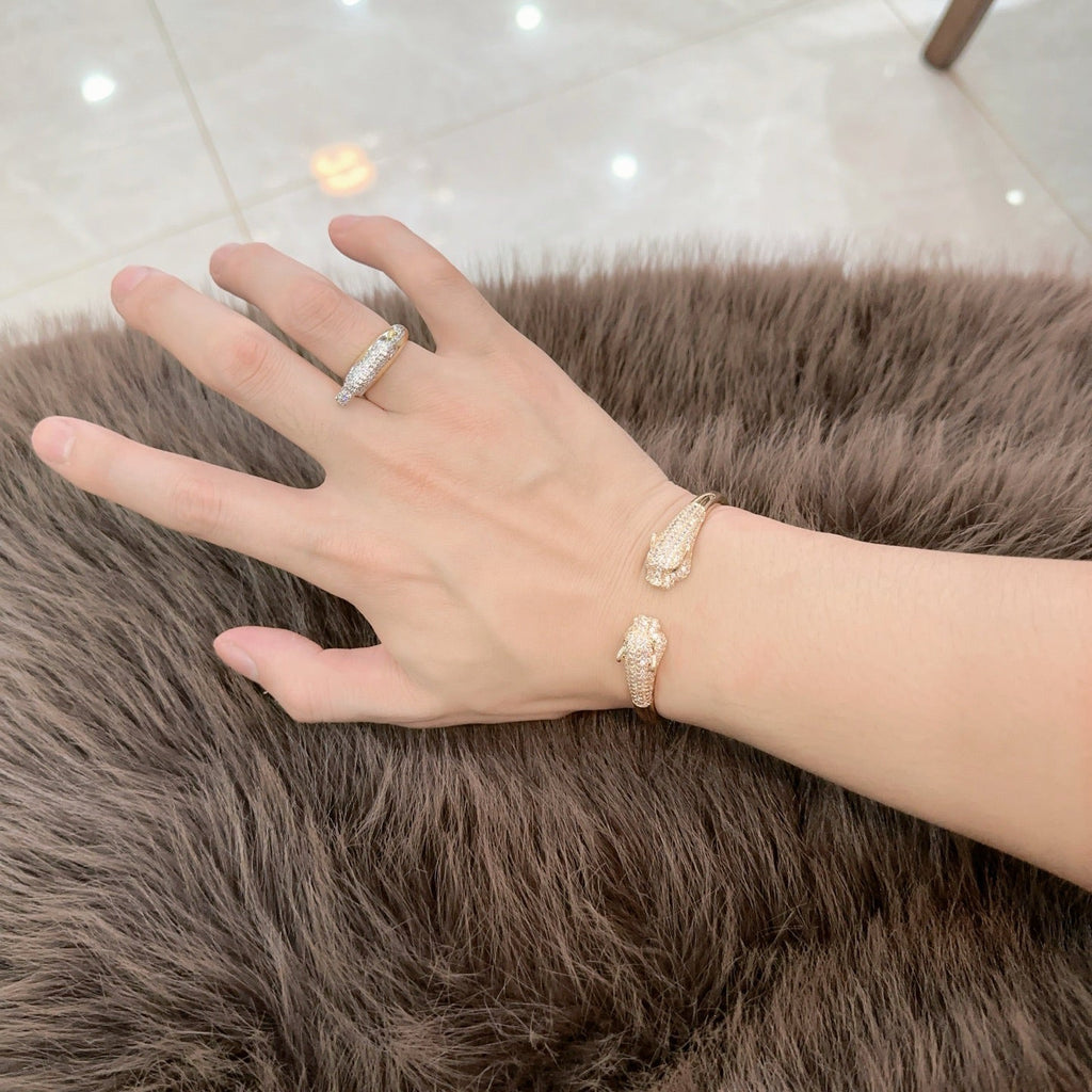 [Solara Jewelry] CT Armreif mit doppelten Pantherköpfen und Kristallen