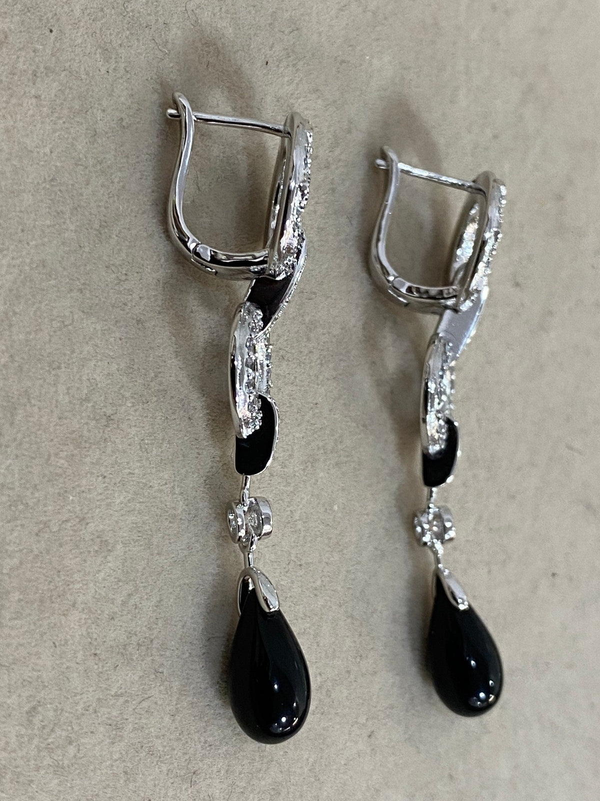 [Solara Jewelry ]CTダブルフープピアス、ブラックオニキスとレオパードプリント