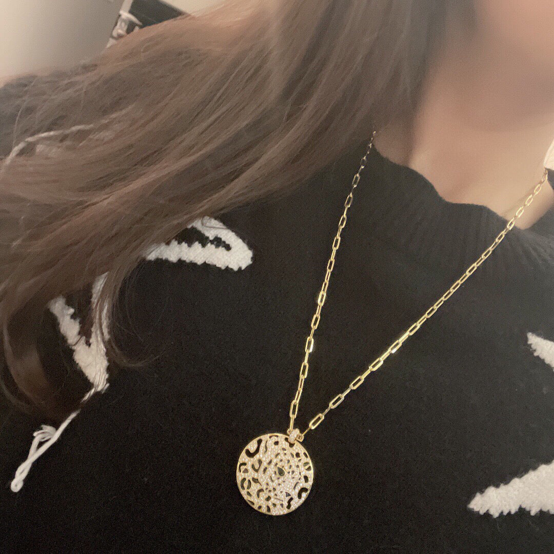 [Solara jewelry]Openwork Round Pendant Necklace image 4