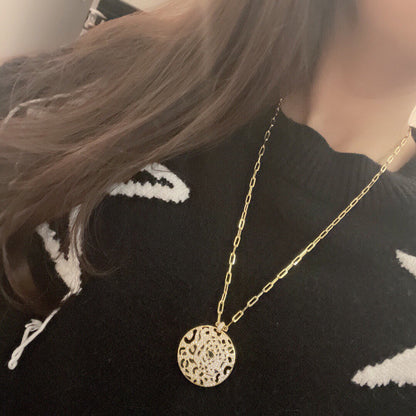 [Solara jewelry]Openwork Round Pendant Necklace image 4
