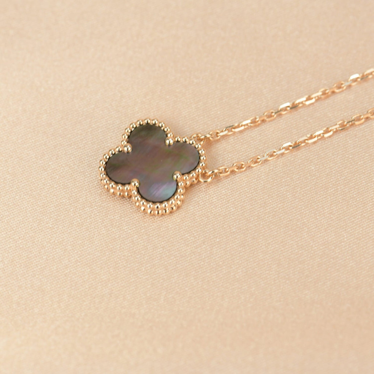 [Solara Jewelry] クローバー 15mm グレーマザーオブパール ネックレス