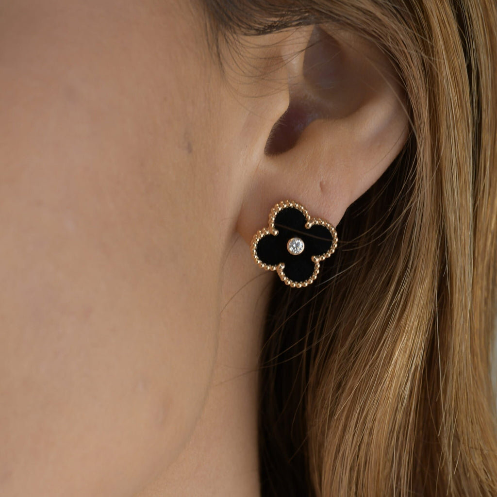 [Solara Jewelry ]CLOVER MEDIUM 1 MOTIFS ONYX DIAMOND EARRINGS