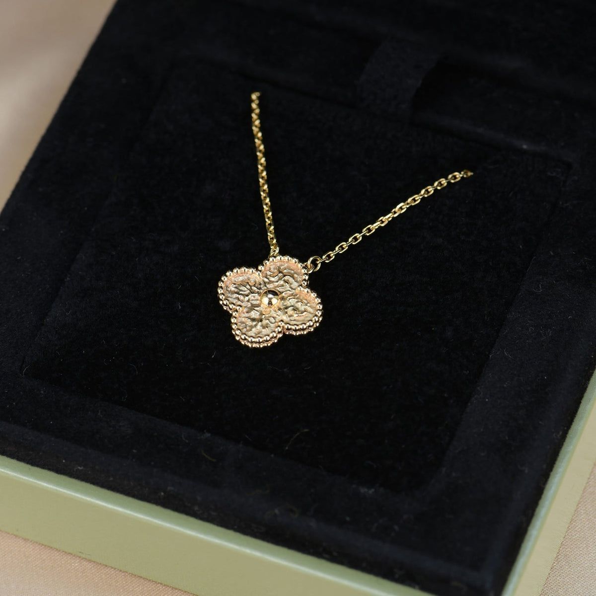 [Solara Jewelry ]クローバー 15MM ブロンズネックレス