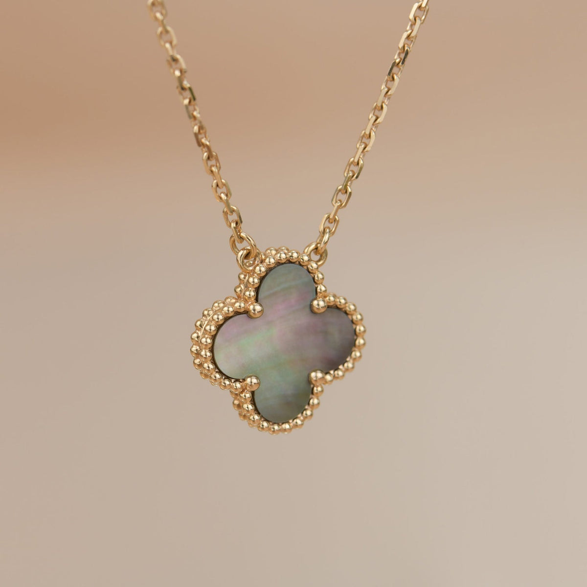 [Solara Jewelry] クローバー 15mm グレーマザーオブパール ネックレス