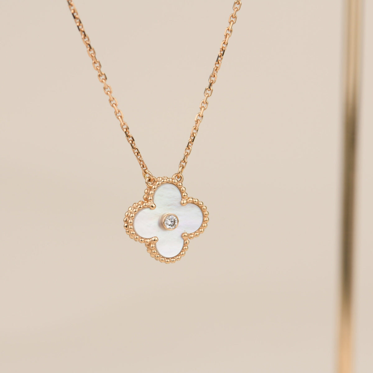 [Solara Jewelry ]クローバー 15MM ダイヤモンド ホワイトフリチラリアネックレス