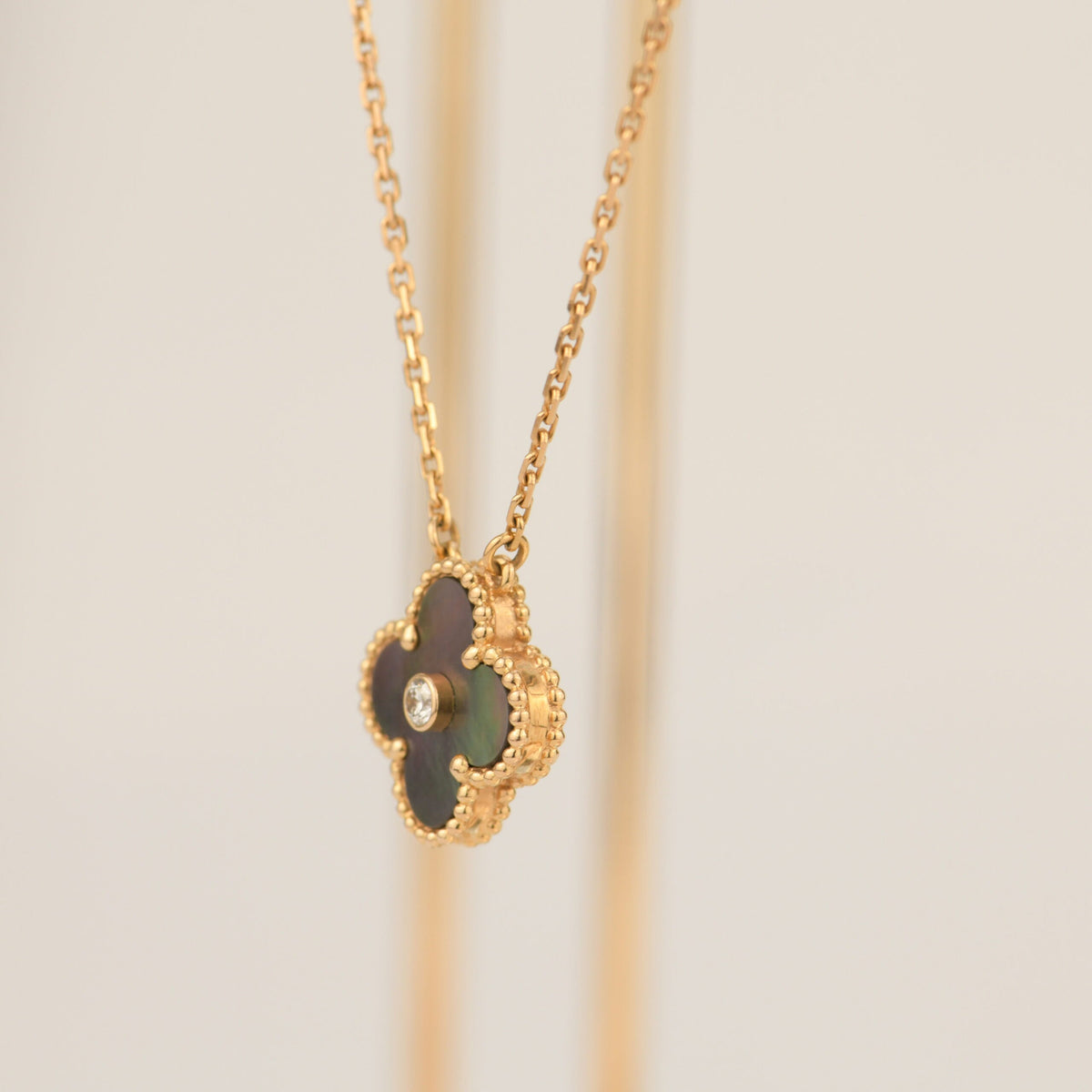 [Solara Jewelry] クローバー 15MM ダイヤモンド & グレーマザーオブパール ネックレス