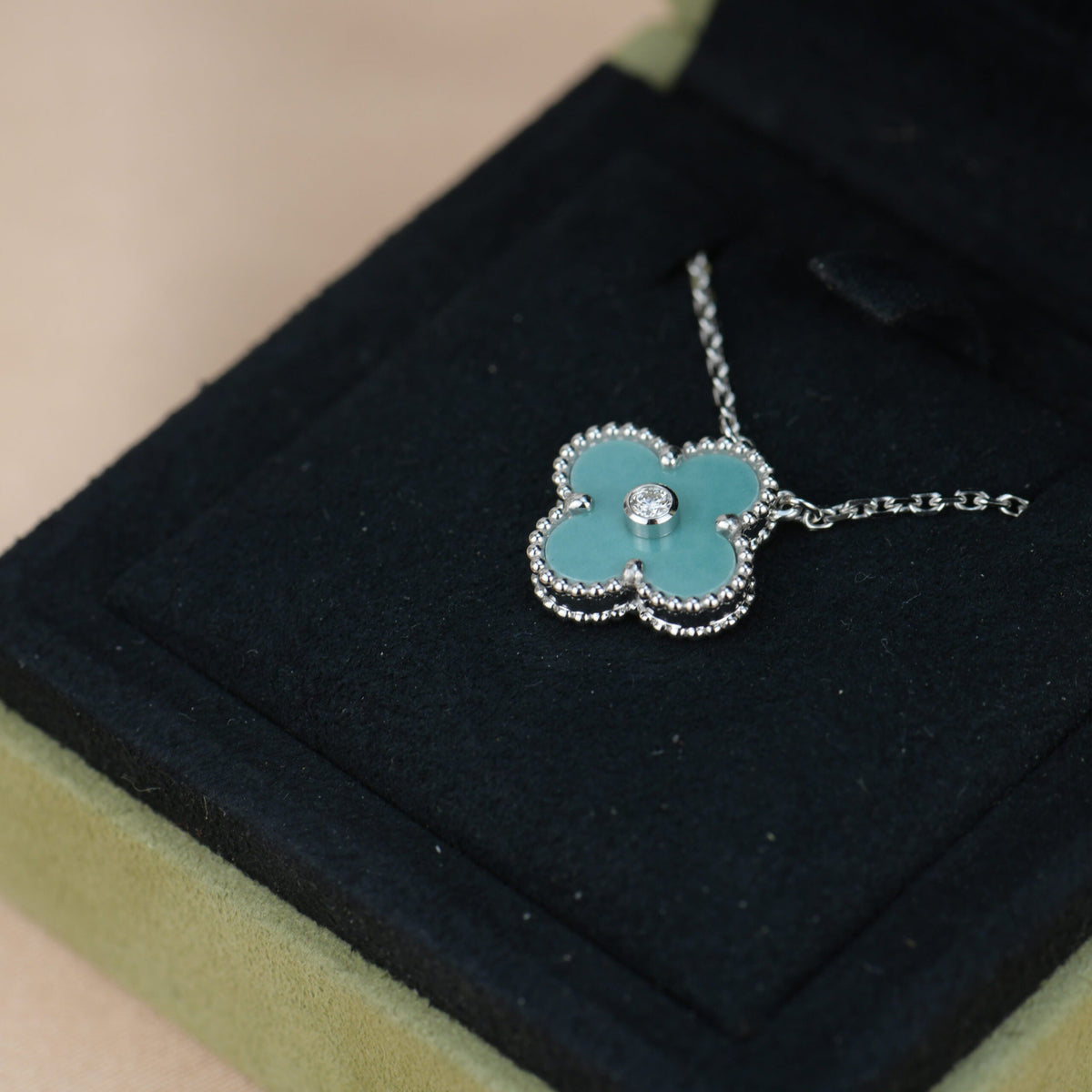 [Solara Jewelry ]クローバー 15MM ダイヤモンド SVRES ポーセリン ネックレス シルバー