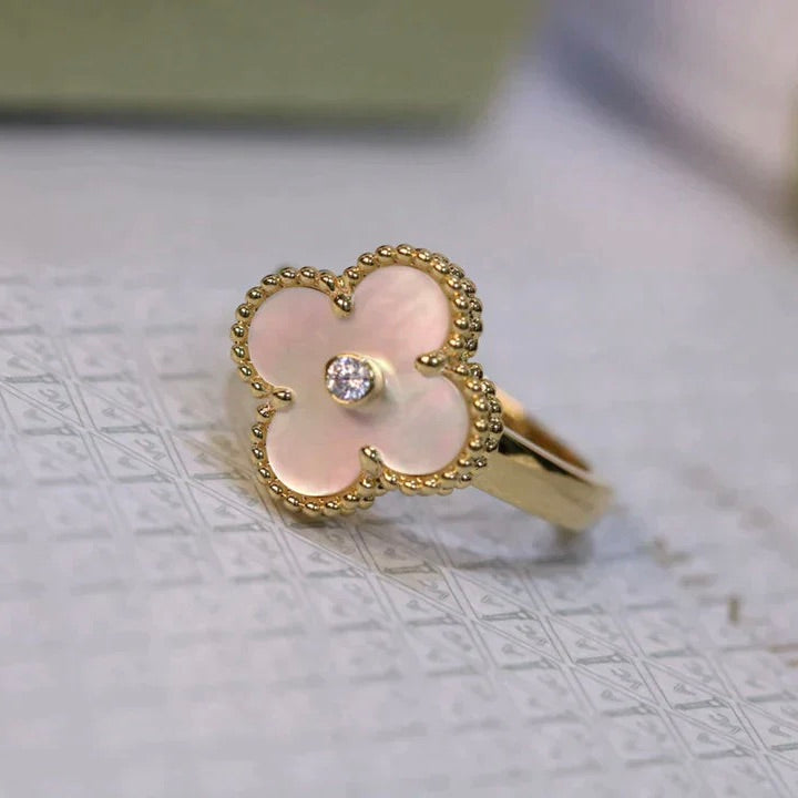 [Solara Jewelry ]CLOVER PINK MOP RING GOLD DIAMOND