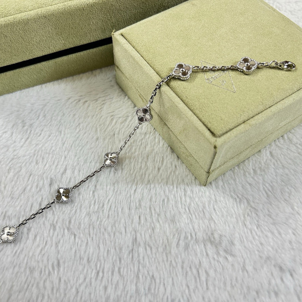 [Solara Jewelry ]クローバー 6モチーフ ダイヤモンドブレスレット