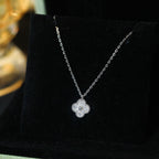 [Solara Jewelry ]KLEEBATT-MINI-ANHÄNGER 9,5MM DIAMANT-HALSKETTE