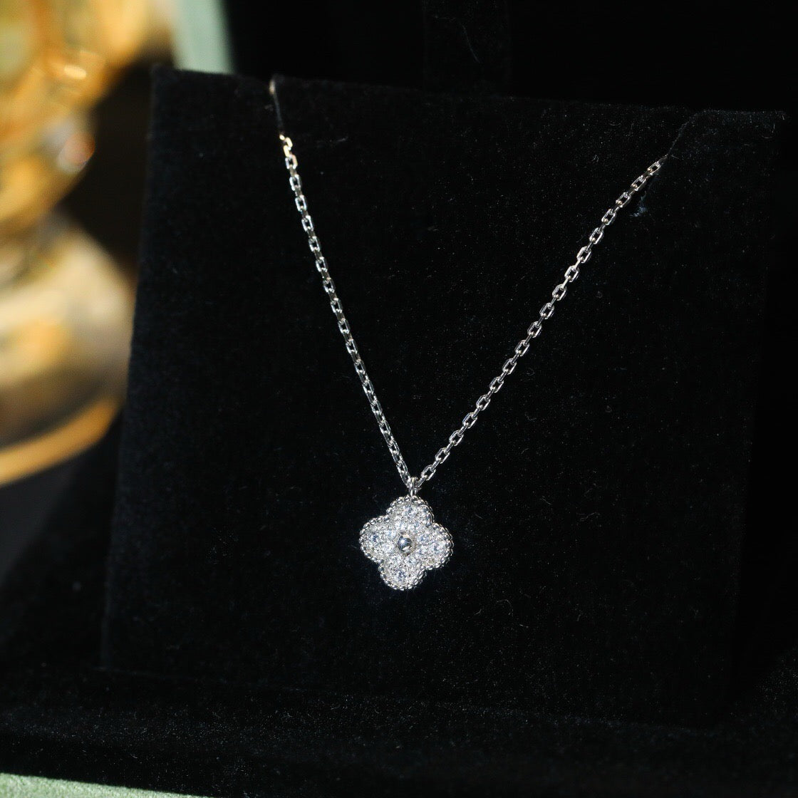 [Solara Jewelry ]KLEEBATT-MINI-ANHÄNGER 9,5MM DIAMANT-HALSKETTE